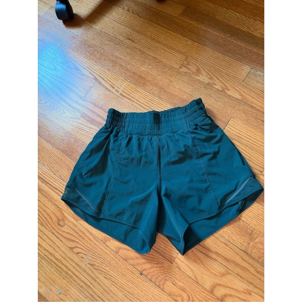 Lululemon Hotty Hot High Rise 4" shorts legacy green size 4